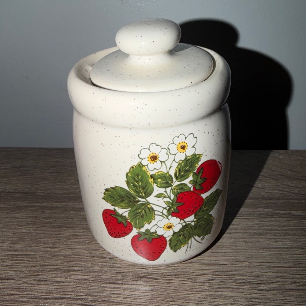 McCoy Vintage Strawberry Ceramic Sugar Jar with Lid Cream Speckled Stoneware